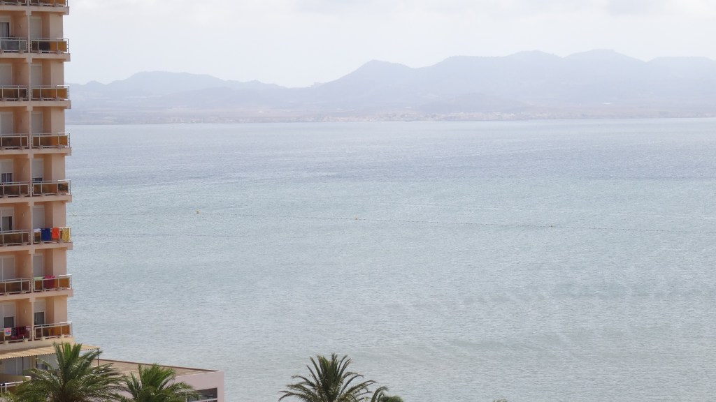 Une lagune de plus de 22km sépare l'isthme du continent