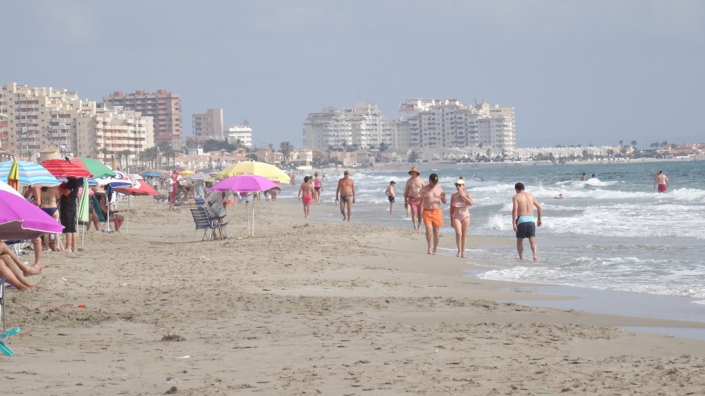Marche matinale le long de la Méditerranée