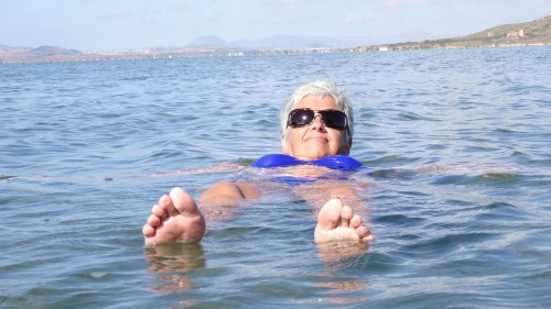La planche est facilité par l'eau très salé de la Mar Menor 