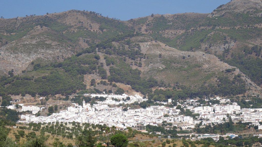 Casarabonela, juchée dans La Sierra de las Nieves