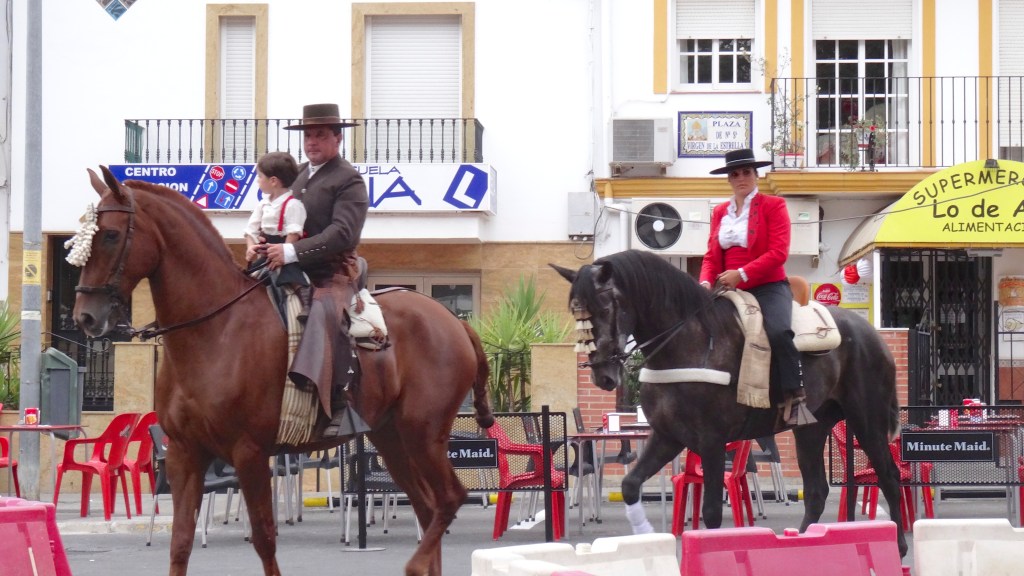 Fiesta à Ubrique; les chevaux et les costumes à l'honneur pour toute la famille: Caballero, la esposa y el chiquito