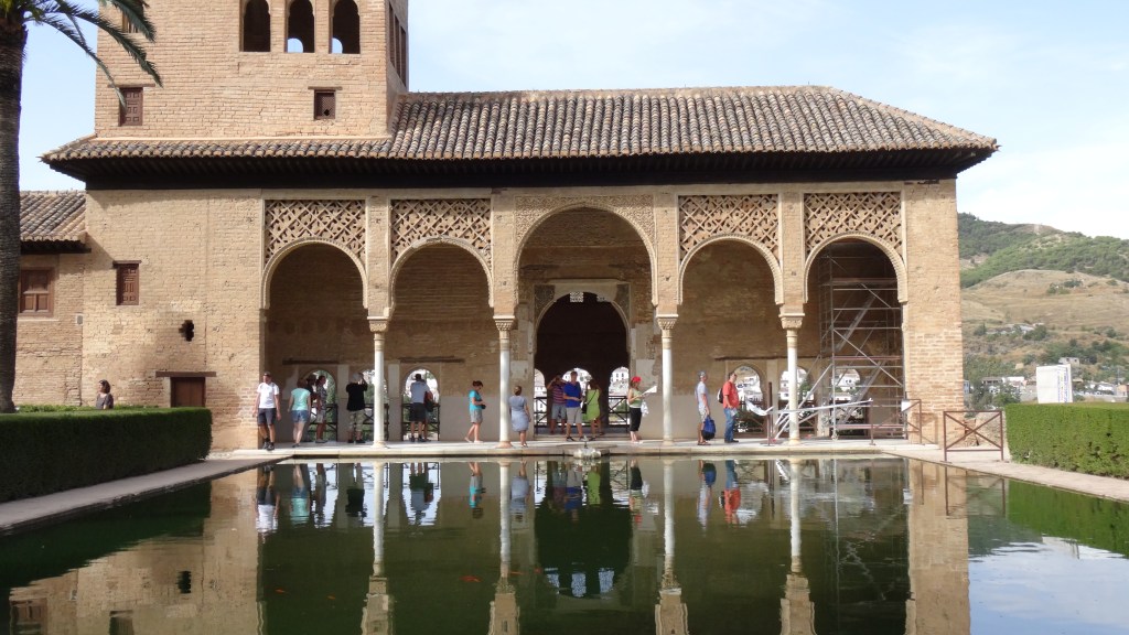 Palais de Partal et son prolongement dans l'étang