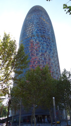 Édifice moderne conique