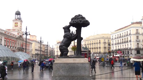 L'ours et l'Arbousier à la Puerta del Sol, symboles de Madrid