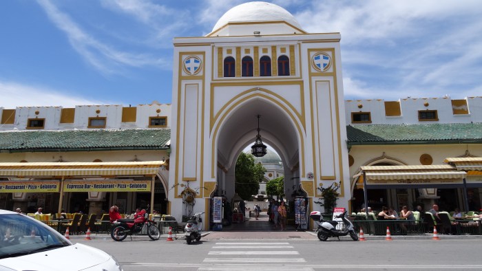 Dôme d'entrée  du nouveau marché, le Nea Agora