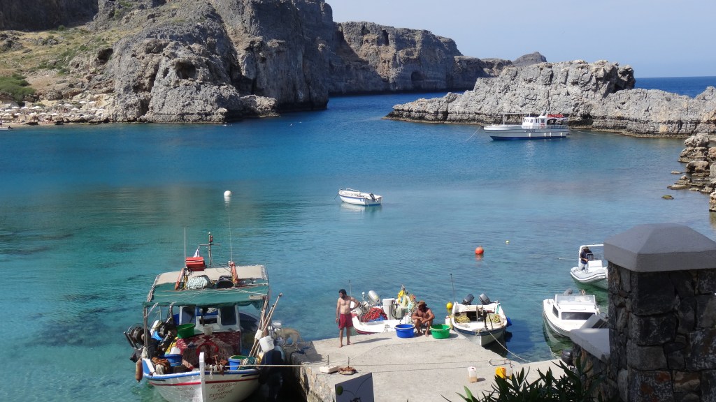 Baie de St-Paul; selon la légende, l'apôtre s'y amarra pour évangéliser. Aujourd'hui, on y retrouve un jolie port de pêche, de baignade et d'activités marines.