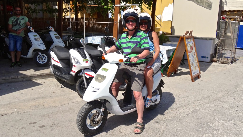 Parcourir la petite île en scooter ... charmant !