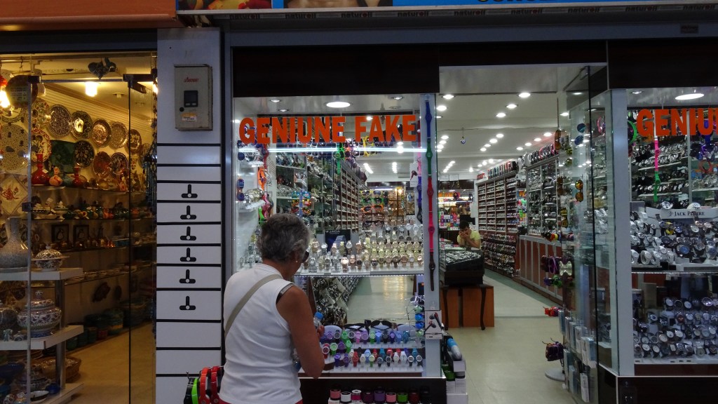 "Genuine fake" ... l'authentique faux !! Beau, pas bon et pas cher !!