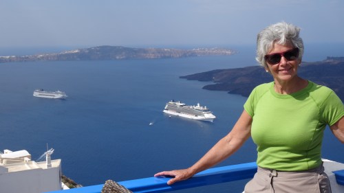Vue sur la Caldeira, les bateaux de croisières y mouillant tous les jours