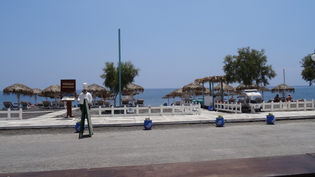 Plage de Périssa ...