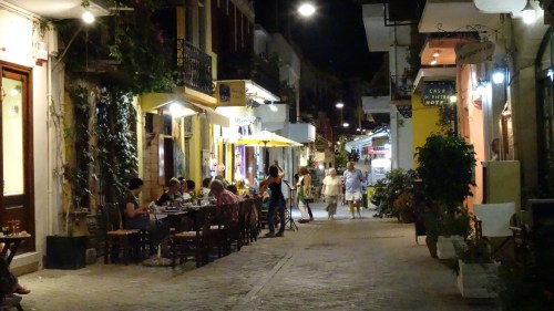 Resto animé tardivement / Late night open restaurant 