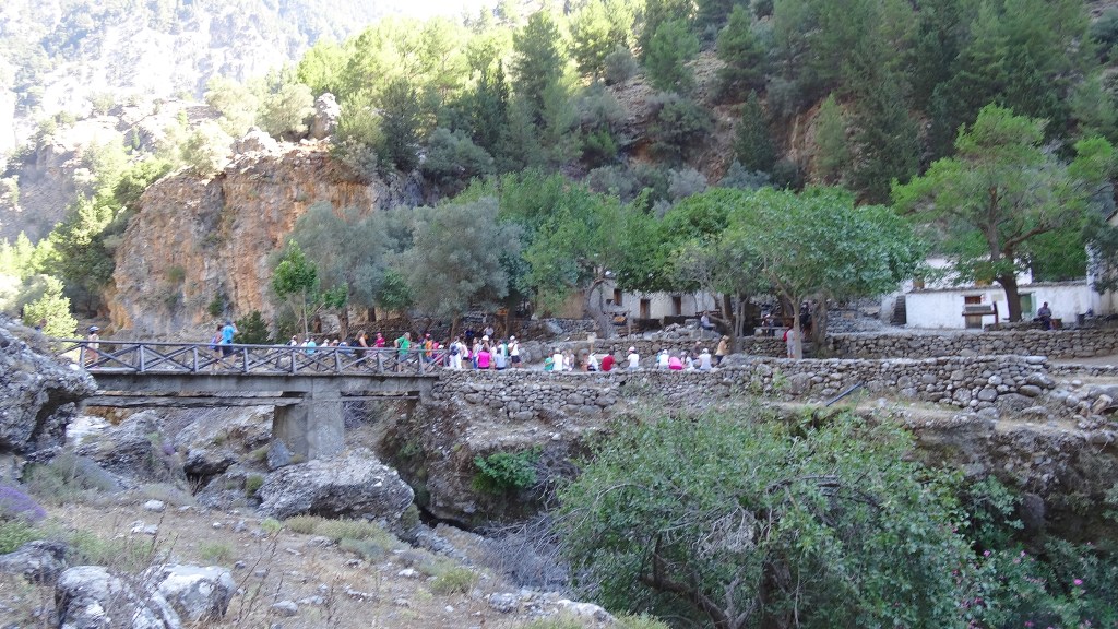 Relais à un village abandonné / Rest Area in an abandoned village 