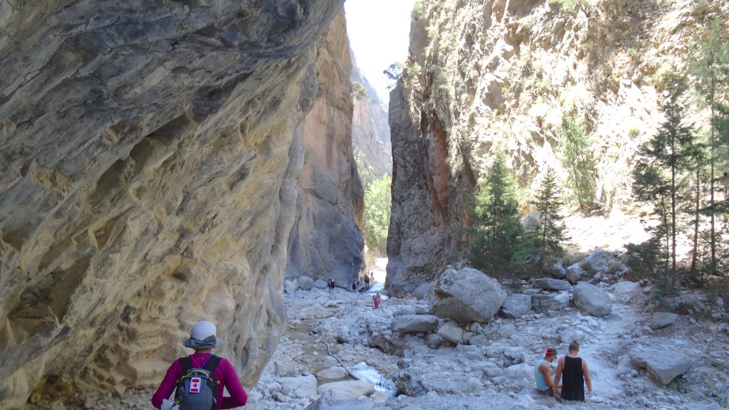 La porte de fer, 4m. de large / The Iron Gate, 4m. wide