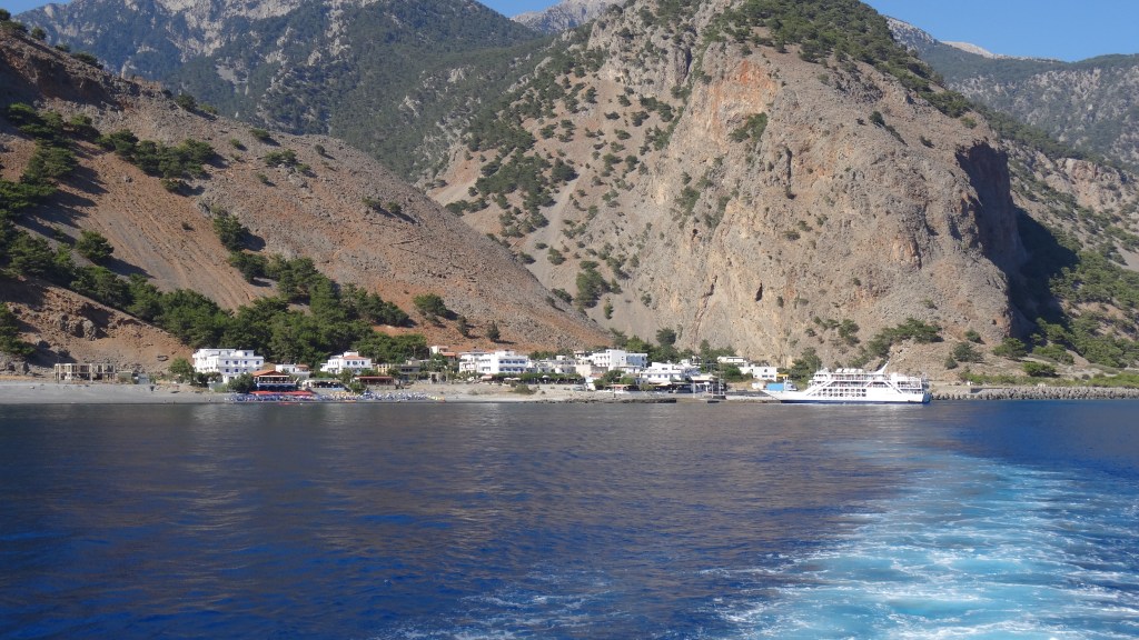 Fin du parcours, village de Agia Roumeli et retour à la route en bateau / End of the journey, Agia Roumeli Village and Return to the Road by Boat 