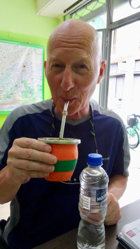 Dégustation du mate, boisson traditionnelle de l'Argentine